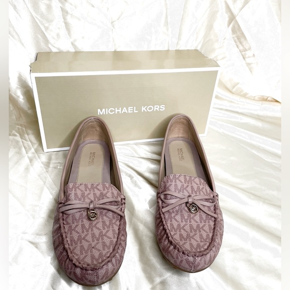 Michael Kors Sz 9 slip on shoes with MK charm pink - Picture 2 of 3